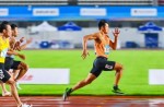 10秒05！“飛人”謝震業(yè)雨中奪冠！在同欣跑道上跑平賽季最佳成績！